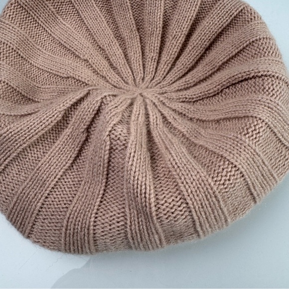 C Bloomingdales 100% Cashmere French Beret Hat Beige Tan Ribbed Knit Soft Warm - Picture 4 of 7
